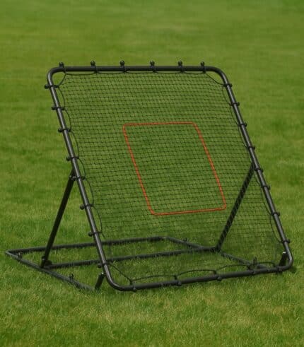 Odbijajuća mreža za fudbal dimenzije 137x122cm. Crna